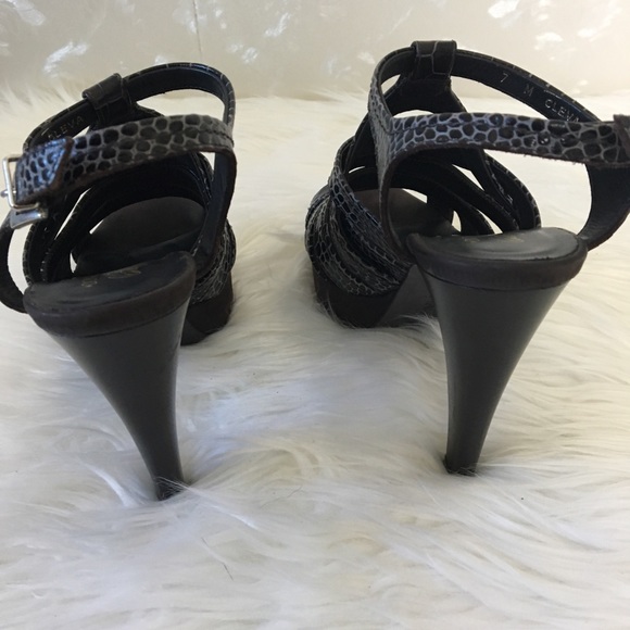 Donald J Pliner Cleva Brown Embossed Sandals - Picture 5 of 7